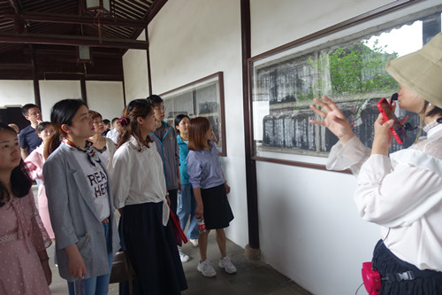 錫山區(qū)中醫(yī)醫(yī)院女性黨員、積極分子參加黨史學(xué)習(xí)教育活動(dòng)之參觀蕩口古鎮(zhèn).JPG